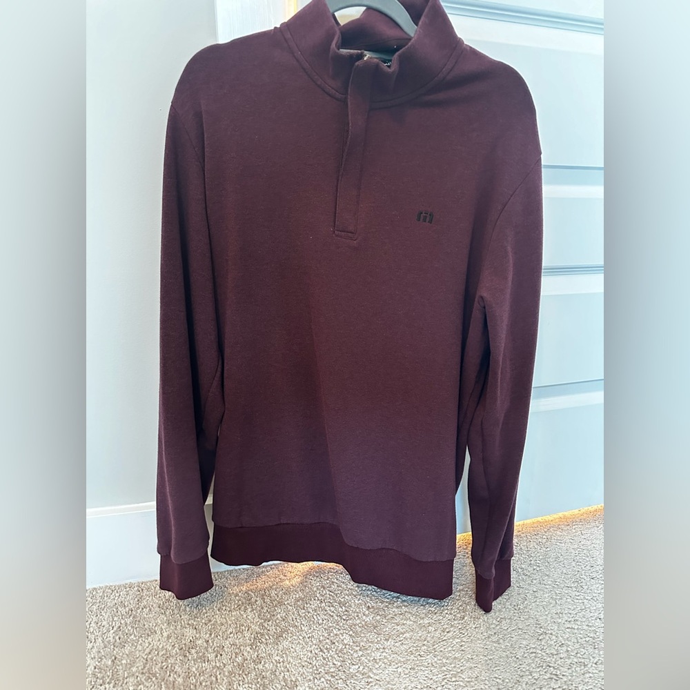 Large Men’s Travis Mathew Maroon Quarter zip Pullover